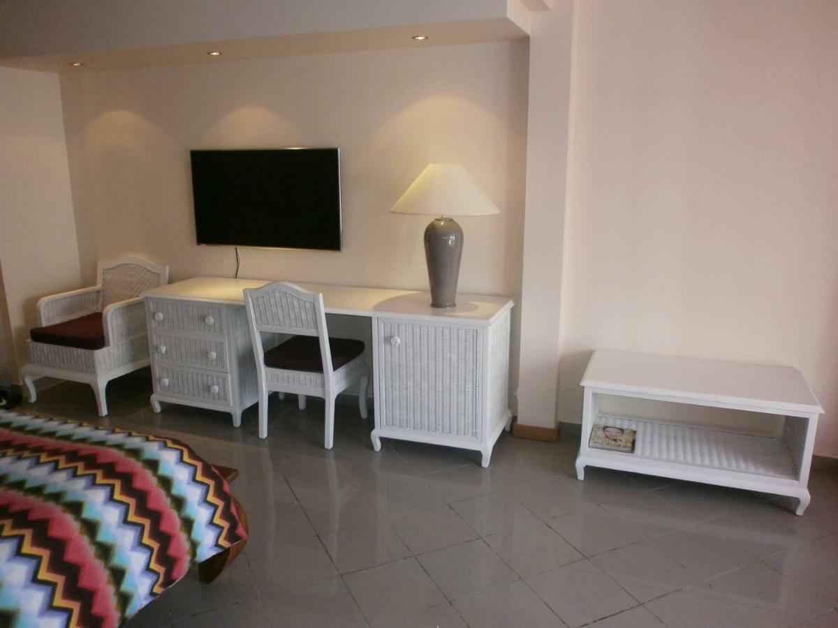 Studio En Bord De Mer - Residence La Vieille Tour لو جوسيير المظهر الخارجي الصورة